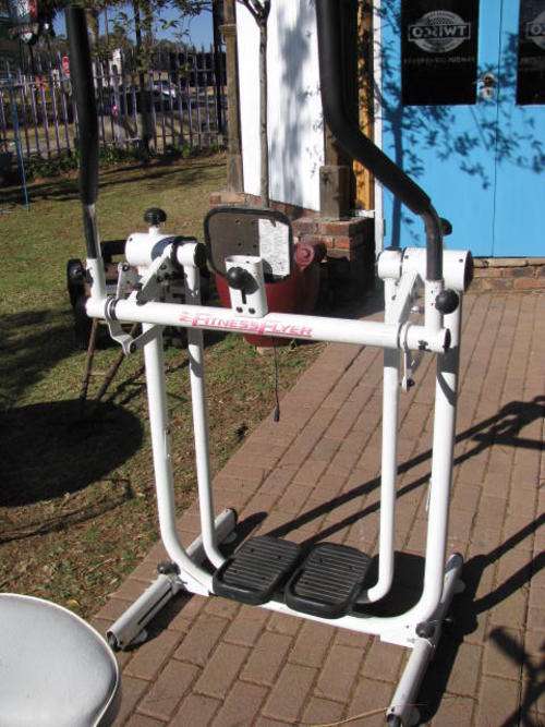 A FITNESS FLYER EXERCISE MACHINE CRAZZZY R1 START