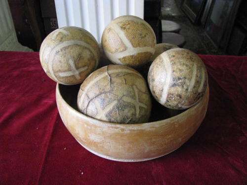 A SOLID WOOD BOWL WITH 6 DECORATED SEED POD BALLS @ CRRRAAAAAZZZZZY R1 START..