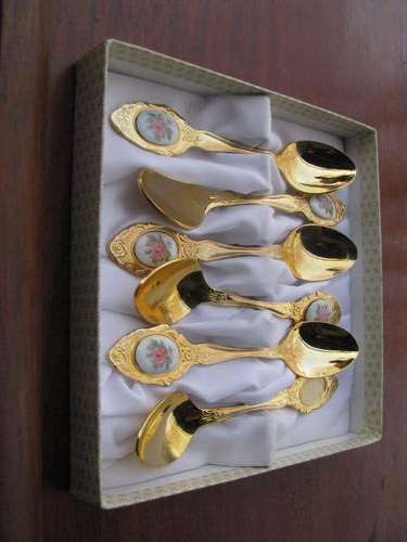 AN EETRITE 24 CARAT GOLD PLATED SET OF 6 TEASPOONS IN ORIGINAL BOX @ CRAAZZY R1 START