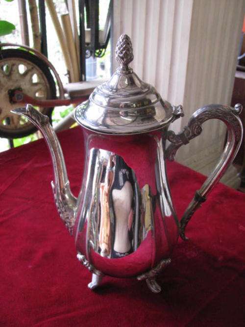 GORGEOUS PLATED TEAPOT WITH LOVELY DETAIL .... @CRRRAAAAZZZY R1 START