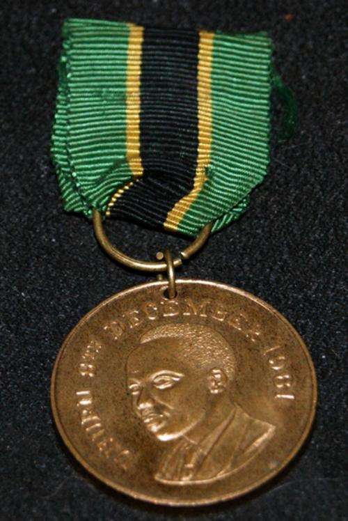 RARE TANZANIAN LIBERATION MEDAL WITH RIBBON@@ CRAZY R1 START