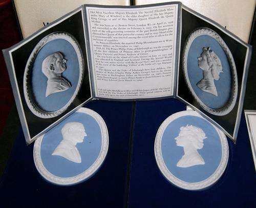 RARE WEDGWOOD BISQUE PLAQUES (SILVER WEDDING QUEEN ELIZABETH & PRINCE PHILIP)@@@ CRAZY R1 START