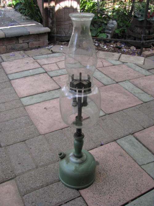RARE HIGHLY COLLECTABLE KEROSENE LAMP MADE BY COLEMAN IN 1946..MODEL 168K. @CRRAAZY R1 START