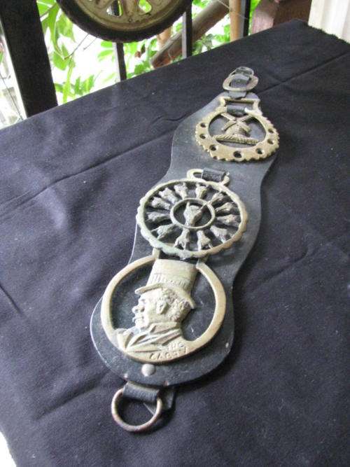 3 LOVELY OLD HORSE BRASSES ON A LEATHER BACKING WITH BUCKLE @CRAZY R1 START