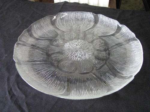 .A LOVELY RETRO 70'S GLASS CAKE SERVING PL;ATTER..GREAT FOR SNACKS ETC TOO.. ..@ CRRAAAZZY R1 START