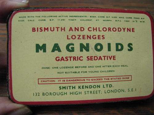 A VINTAGE MAGNOIDS GASTRIC SEDATIVE TIN,, LONDON  ... CONTENTS STILL INTACT @CRRAAAZY R1 START