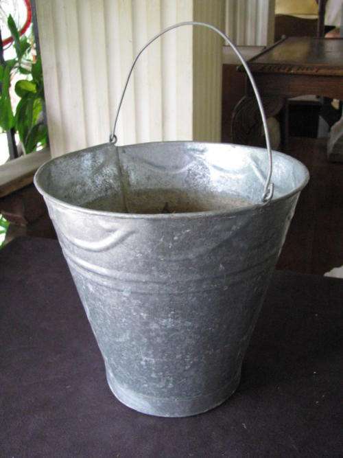 TIN BUCKET WITH HANDLE @CRRAAAZZY R1 START
