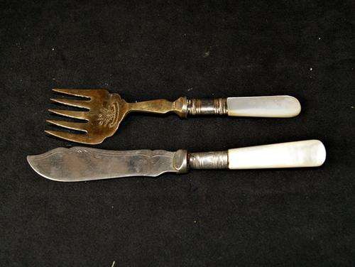 PAIR OF EPNS & MOTHER OF PEARL FISH UTENSILS @@@ CRAAZZYYY R1 START