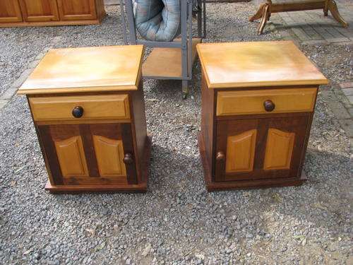 A PAIR OF IMBUIA / YELLOWWOOD BEDSIDE CABINETS...LOVELY QUALITY ITEMS. BID FOR THE PAIR