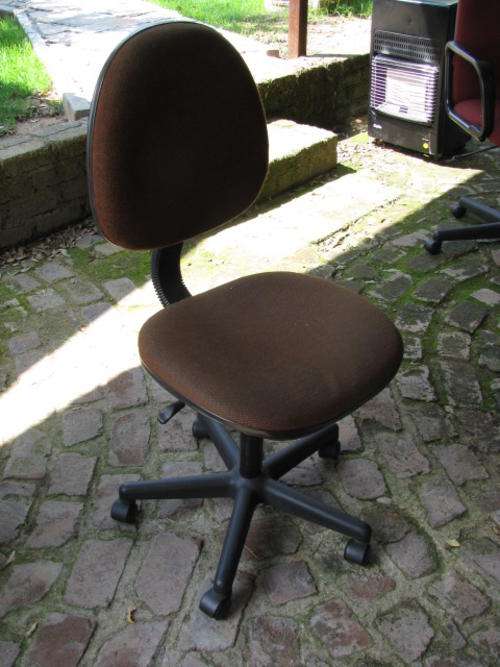 BROWN OFFICE CHAIR  @CRRAAAZY R1 START