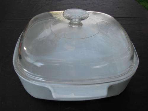 A CORNINGWARE MICROWAVE PLUS BOWL WITH LID  @CRAZY R1 START