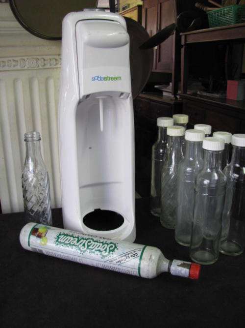 A JOBLOT OF SODA STREAM ITEMS...11 ITEMS  @CRAZY R1 START