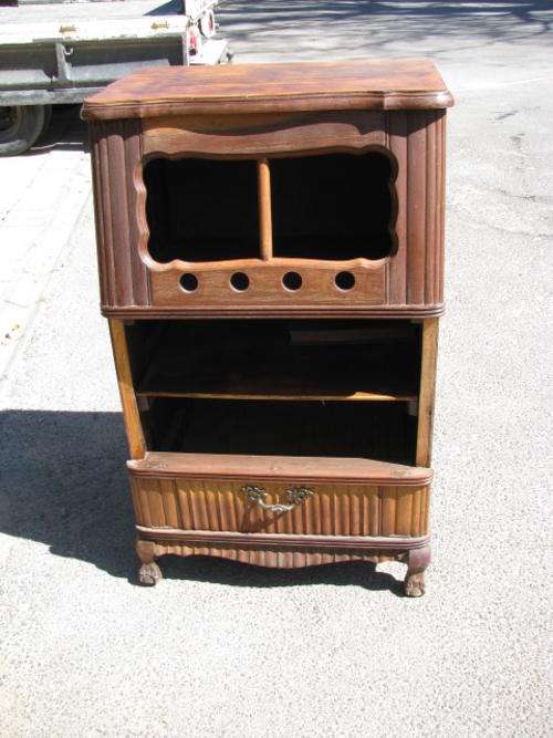 A 1940'S BALL & CLAW LINENFOLD IMBUIA EMPTY RADIO CABINET...TIME TO REPURPOSE !!!!  @ CRAZY R1 START