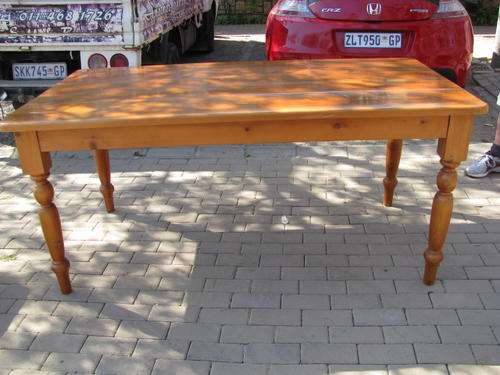 OREGON TABLE WITH TURNED LEGS ..... 6 TO 8 SEATER