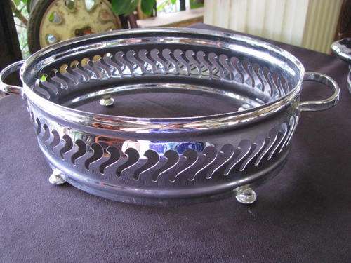 A HOLDER FOR HOT CASSEROLE DISH @CRAZY R1 START