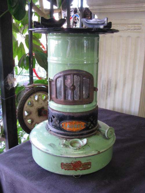 VINTAGE VALOR GREEN PARAFFIN STOVE
