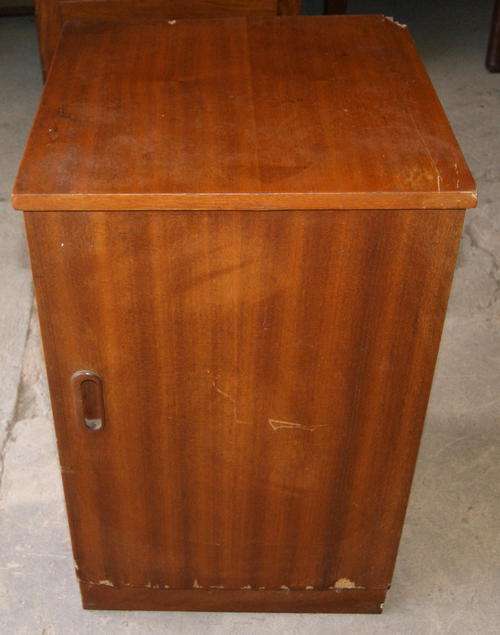 A MAHOGANY VENEERED  PEDESTAL - CRAZY R1 NO RESERVE AUCTION!!!