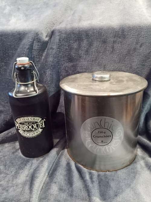 Lot including Vintage Louiesenhof Perroquet stoneware bottle and Large Crunchies tin