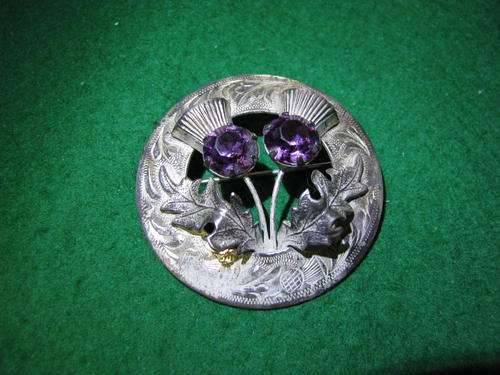 STUNNING HALLMARKED SILVER AND AMETHYST SCOTTISH THISTLE BROOCH
