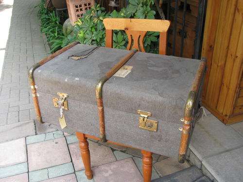 SUITCASE ........WOOD & BRASS TRIM