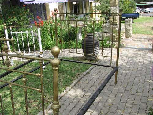 BRASS BED............ GRANNYS FEATHER BED????