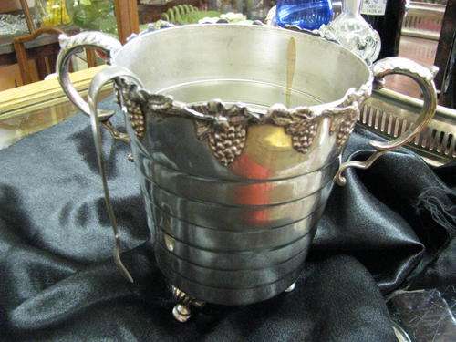 +*+*+*GORGEOUS "GRAPE PATTERN" ICE BUCKET +*+*+*