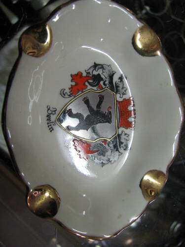 CRESTED CHINA.... ASHTRAY "BERLIN"