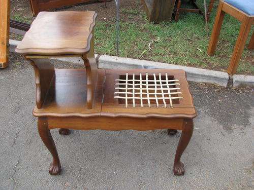 IMBUIA LINEN FOLD RIEMPIE TELEPHONE TABL