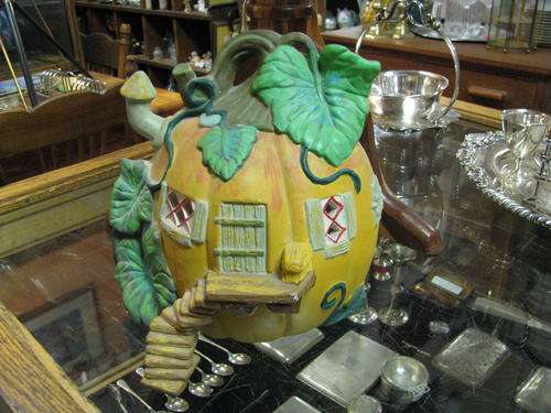 &@$ GORGEOUS NIGHT LIGHT .... shaped like pumpkin  &@$