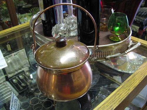 LOVELY COPPER POT......... great for your country kitchen