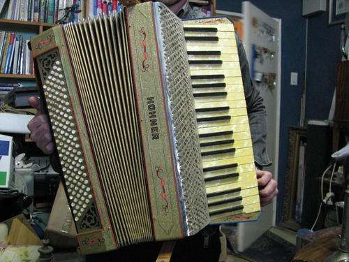 AN EXTREMELY OLD "TREK-KLAVIER".... PIANO ACCORDION... IN ASTONISHING WORKING CONDITION