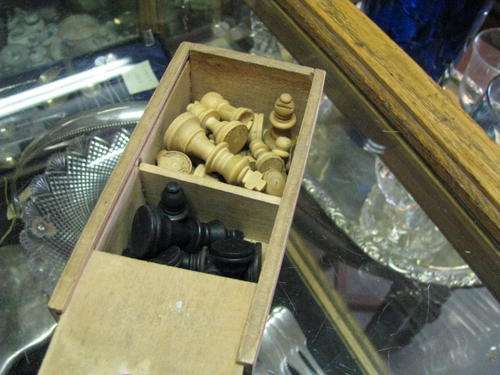 VINTAGE CHESS PIECES IN ORIGINAL WOOD BOX