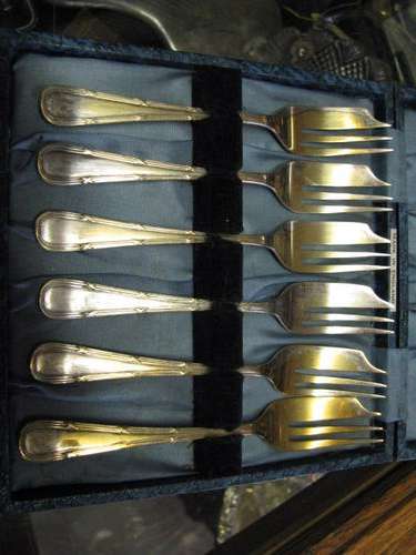 6 CAKE FORKS