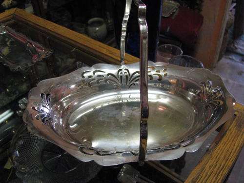 SERVING DISH WITH HANDLE