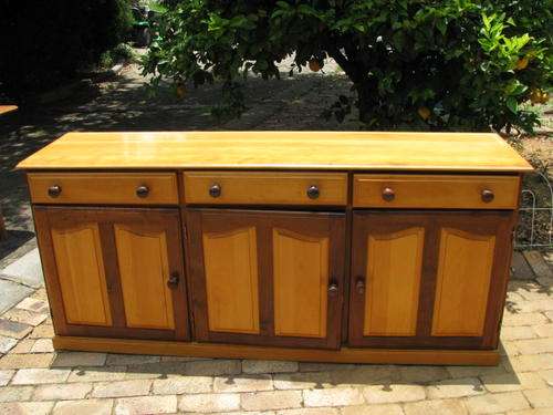 @@@ STUNNING YELLOWWOOD IMBUIA DINING ROOM SIDEBOARD AT A BARGAIN PRICE@@@