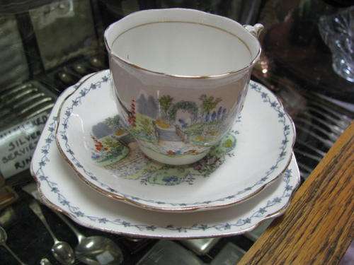 %%%% A BELL CHINA TRIO........  crinoline lady %%%%