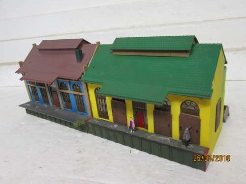 HO SCALE : DOUBLE BUILDING WITH PLATFORMS - LOT 10J