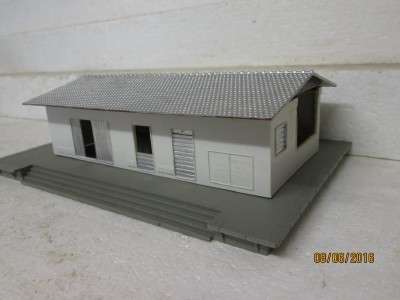 HO SCALE : LIMA OFF-LOADING GOODS SHED - LOT 234J