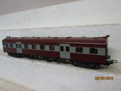 HO SCALE : LIMA SAR FIRST CLASS SUBURBAN COACH - LOT 262J