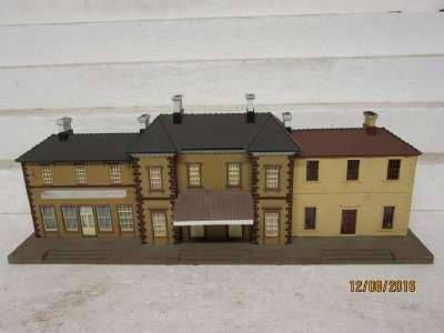 HO SCALE : LIMA LARGE STATION BULDING - LOT 725J