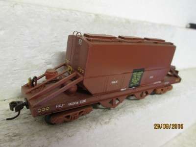HO SCALE SAR FKJ CLOSED HOPPER (LIME) - LOT 317K