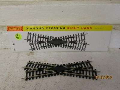 HO/OO SCALE : HORNBY DIAMOND CROSSING RIGHT HAND R615 - LOT 547K