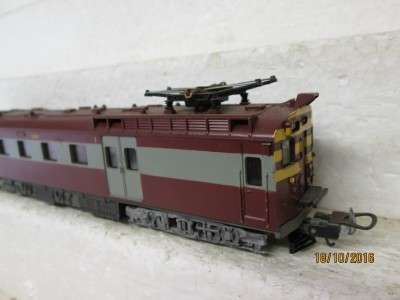 HO SCALE : LIMA SAR SUBURBAN FIRST CLASS POWER UNIT - LOT 608K