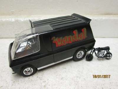 1:24 SCALE MONOGRAM VANDAL VAN WITH MINI-BIKE - LOT 302L