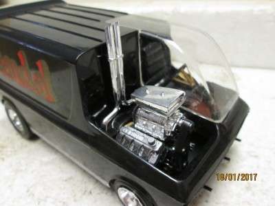 1:24 SCALE MONOGRAM VANDAL VAN WITH MINI-BIKE - LOT 302L