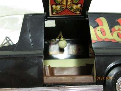 1:24 SCALE MONOGRAM VANDAL VAN WITH MINI-BIKE - LOT 302L