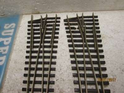 HO/OO SCALE GRAHAM FARISH LEFT HAND POINT x2 (Reduced to clear) - LOT 308L