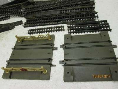 TT SCALE: TRIANG 12mm TRACK & LEVEL CROSSING - LOT 604L