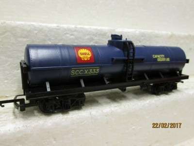 OO SCALE : TRI-ANG SHELL TANKER - LOT 676L