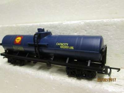 OO SCALE : TRI-ANG SHELL TANKER - LOT 676L